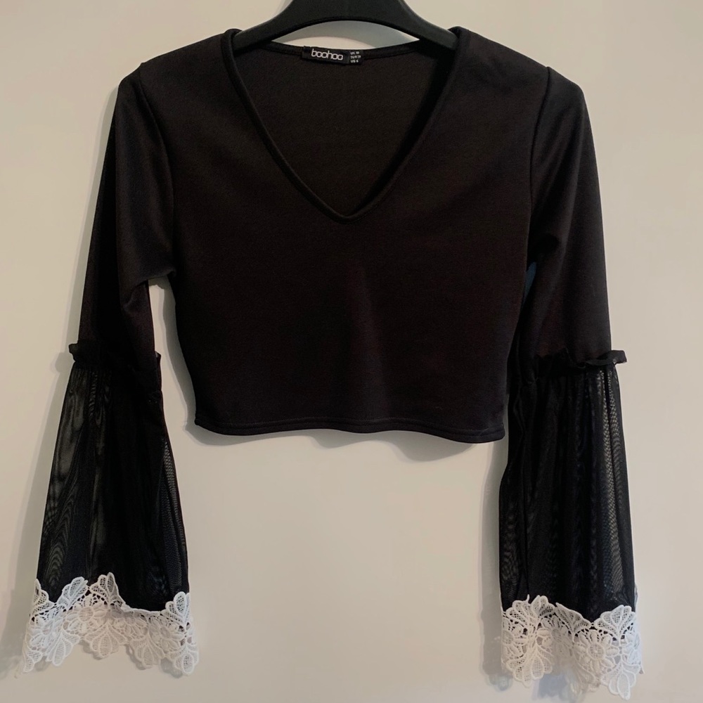 Black & White Bell Sleeve Crop Top Sz 6